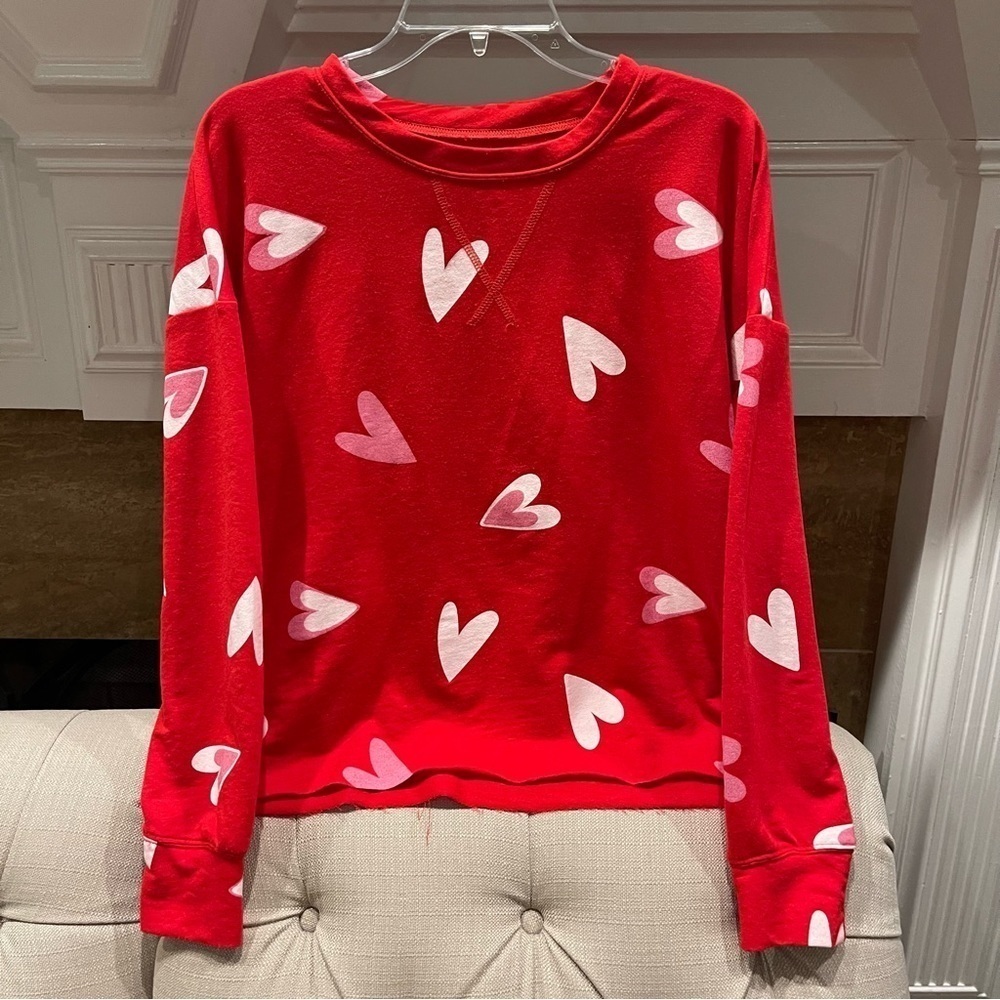 AX:  Grayson Threads Pajama Top Women’s L Allover heart Cut hem Terrycloth Red